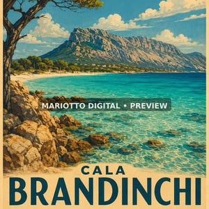 Può includere: Un poster di viaggio in stile vintage di Cala Brandinchi a San Teodoro, Sardegna, Italia. L'illustrazione mostra un mare turchese, una costa rocciosa e una grande montagna sotto un cielo blu. Il testo include MARIOTTO DIGITAL PREVIEW, CALA BRANDINCHI, SAN TEODORO SARDEGNA ITALIA, MARE CRISTALLINO, NATURA INCONTAMINATA e PARADISO MEDITERRANEO.
