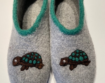 Felt shoe "Turtle". With latex sole. Colour freely selectable.