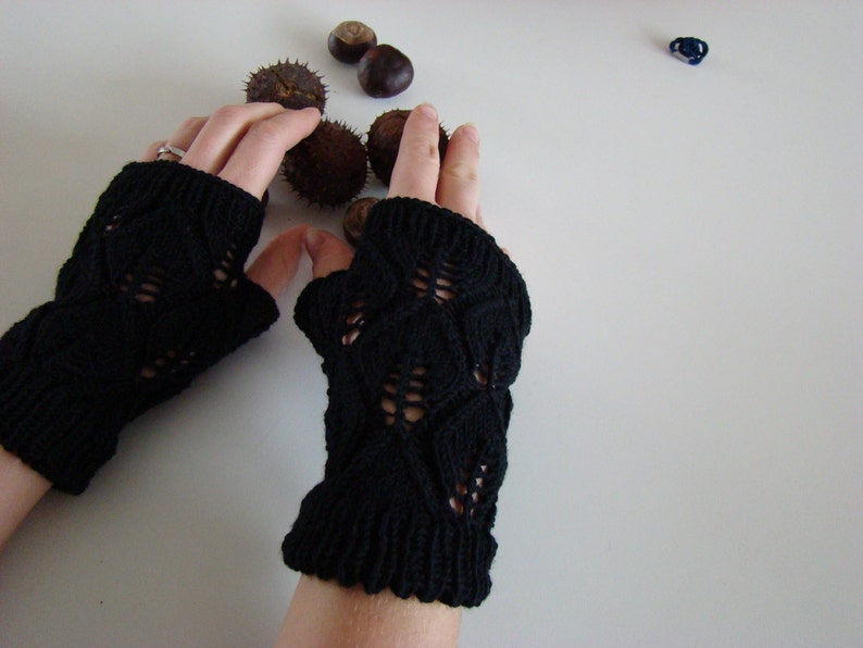 Hand cuffs, hand knitted, gloves in black with ajour pattern made of fine merino wool image 3