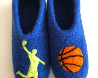 Filzschuhe "Basketball & Basketballspieler". Mit Latexsohle. Farbe frei wählbar. Hausschuhe, Sport