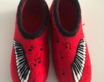 Felt shoes piano & sheet music. Colour freely selectable! With latex sole.