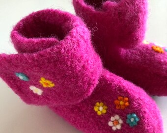 Baby felt slippers "flowers" with Velcro closure. With latex sole. Color freely selectable. Size 17 to size 22