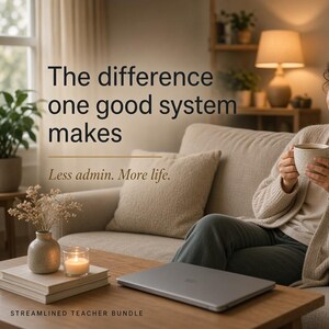 Op de afbeelding: Een persoon zit op een beige bank en houdt een witte mok vast, met een laptop op een houten salontafel. De tekst luidt: The difference one good system makes. Less admin. More life. STREAMLINED TEACHER BUNDLE.
