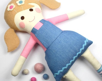 Poupée en tissu - poupée de chiffon - poupée pour fille - cadeau bébé - poupée faite main - poupée en peluche - poupée d'art - poupée sur mesure - poupée en tissu - décoration de chambre d'enfant