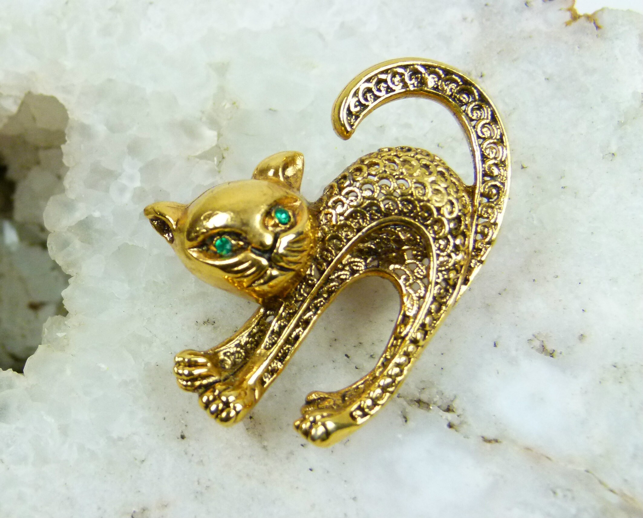 TheEclecticBazzar Cat Pin | Cat Brooch | Green Eyes | Filigree | Gold Tone 