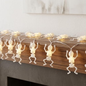Lichterkette mit tanzenden Skeletten, warmweiß, Halloween-Tischdeko, gruselige Feengirlande, lustige Knochenbeleuchtung, batteriebetrieben, Herbstdeko