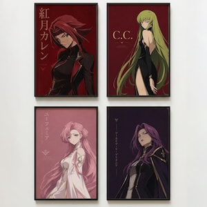 Può includere: Quattro stampe rettangolari incorniciate con personaggi anime. In alto a sinistra: personaggio dai capelli rossi su sfondo rosso scuro. In alto a destra: C.C. dai capelli verdi su rosso scuro. In basso a sinistra: personaggio dai capelli rosa su rosa chiaro. In basso a destra: personaggio dai capelli viola su viola scuro.