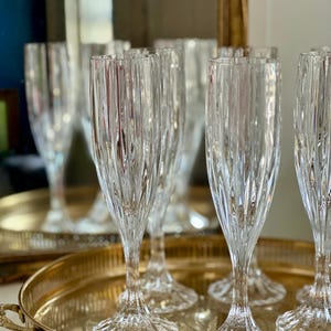 Kieliszki do szampana Mikasa Park Lane Crystal: Eleganckie szkło na wyrafinowane uroczystości i przyjęcia