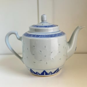 Vintage Jingdezhen Rice Grain Porcelain Teapot - Blue & White Chinese Ceramic Traditional Tea Set