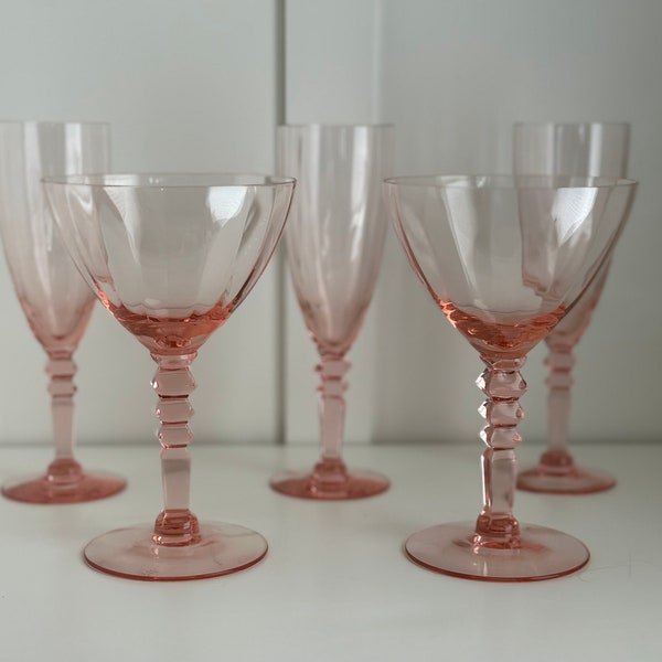 Raro set di flute da champagne e bicchieri da cocktail Fry Pink/Rose Optic, cristallo soffiato, ottica a pannello stretto, vetro a depressione, venduto come set
