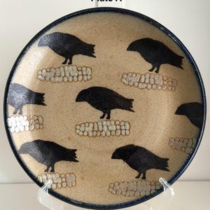 Plato llano vintage Monroe Salt Works con forma de cuervo: vajilla artesanal de granja hecha a mano, cerámica de aves raras