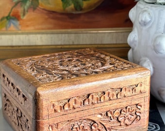 ヴィンテージ彫刻木製ジュエリーボックス：花のディテール、インド製