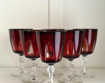 Cristal D’Arques Durand Gotiska Rubinröda Vattenbägare, Set med 6 Franska Glasglas