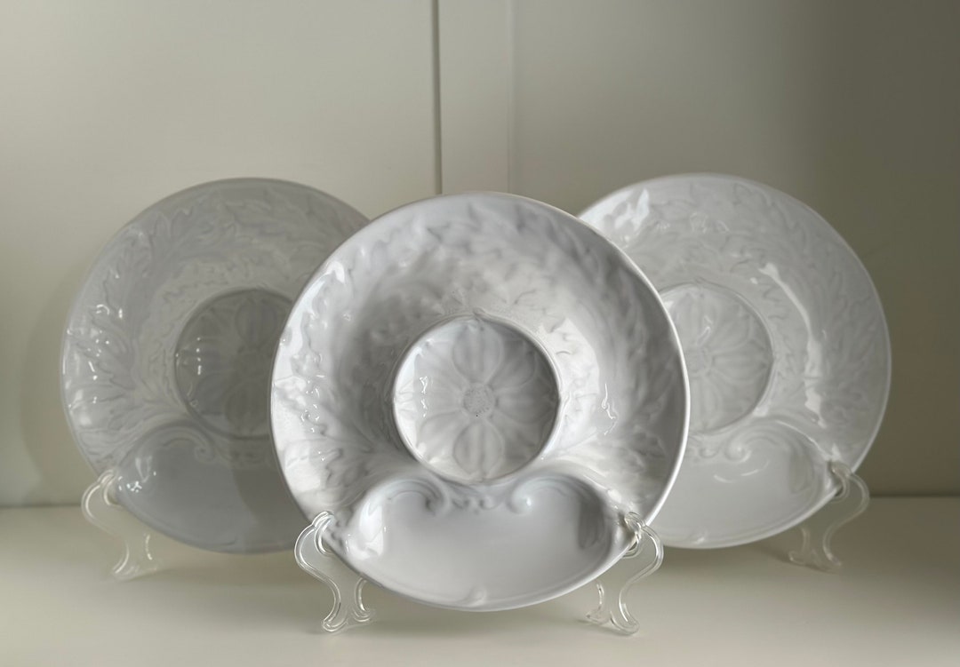 Williams Sonoma Covent Gardens White Majolica Artichoke Plates, Made in