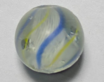 Duitse handgemaakte Latticinio Core Swirl knikker 0,66 inch blauw en geel — Verzamelbare glazen knikker JM-024
