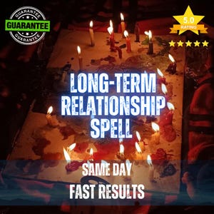 Könnte beinhalten: Ein rechteckiges Brett mit zahlreichen brennenden Kerzen unterschiedlicher Höhe und Farbe, auf dessen Oberfläche geschmolzenes Wachs zu sehen ist. Der Text lautet LONG-TERM RELATIONSHIP SPELL, SAME DAY und FAST RESULTS, mit 5,0 Sternen.