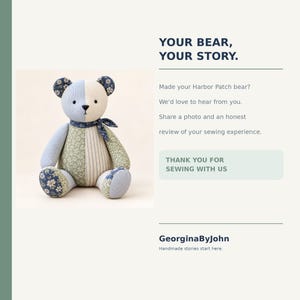 Peut inclure: Un ours en peluche en tissu patchwork dans des tons bleu, vert et cr&egrave;me, avec une &eacute;charpe &agrave; fleurs. Le texte indique : YOUR BEAR, YOUR STORY. Made your Harbor Patch bear? We'd love to hear from you. THANK YOU FOR SEWING WITH US. GeorginaByJohn.