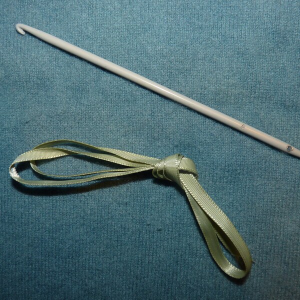 4 mm aluminum hook for knooking and locker hooking