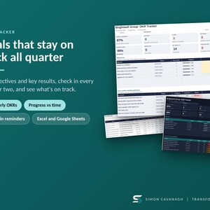 Op de afbeelding: Een digitaal OKR-tracker dashboard op een donkergroenblauwe achtergrond. De tekst luidt OKR TRACKER, Goals that stay on track all quarter, Set objectives and key results, check in every week or two, and see what's on track. Knoppen bevatten Quarterly OKRs, Progress vs time, Check-in reminders en Excel and Google Sheets.