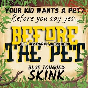 Può includere: Un quaderno di ricerca sugli animali domestici intitolato "YOUR KID WANTS A PET? Before you say yes... BEFORE THE PET PET RESEARCH WORKBOOK BLUE TONGUED SKINK" con un timbro "REPTILE EDITION", decorato con foglie verdi e rami marroni su sfondo pergamena.