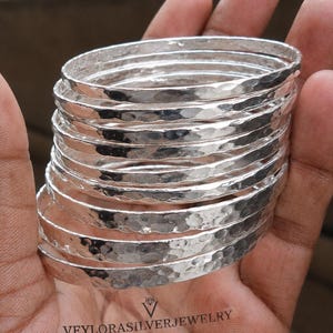 Starling Silver Hamrad Armring Set med 9, Handgjorda Silverarmband, Minimalistiska Smycken, Gåva
