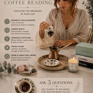 Könnte beinhalten: Eine Werbeanzeige für türkisches Kaffeesatzlesen mit Text zu Beziehungen, Karriere, Finanzen, Reisen und Familie. Enthält eine kupferne Kaffeekanne, eine Untertasse, Kristalle und eine brennende Kerze.