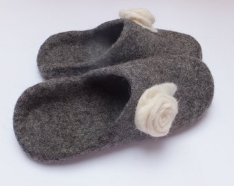 Wool slippers, women house shoes, Gray with white rose decoration