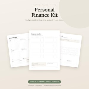 Puede incluir: Un kit de finanzas personales que consta de tres hojas blancas imprimibles con texto en negro. Las páginas incluyen un presupuesto mensual, un rastreador de gastos y un planificador semanal. El texto dice Personal Finance Kit, Budget, debt, savings and goals all in one place.