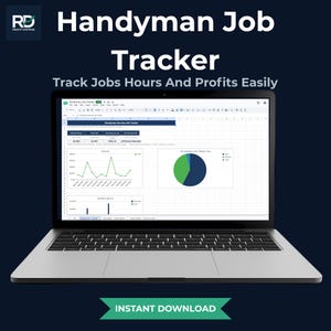 Pode incluir: Um computador portátil exibindo o software de planilha Handyman Job Tracker. A tela mostra tabelas de dados, um gráfico de linhas e um gráfico de pizza para rastrear trabalhos, horas e lucros. O texto diz Handyman Job Tracker, Track Jobs Hours And Profits Easily e Instant Download.