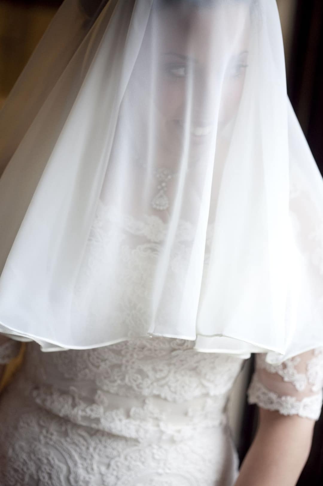 Short Chiffon Wedding Veil 2 Tiers Blusher Satin Cord Edge  display picture 3