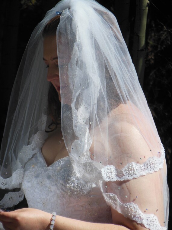 Beautiful elbow length veil lace edges Elegant One Layer White Elbow Length Lace Edge Bridal Party  main image 2