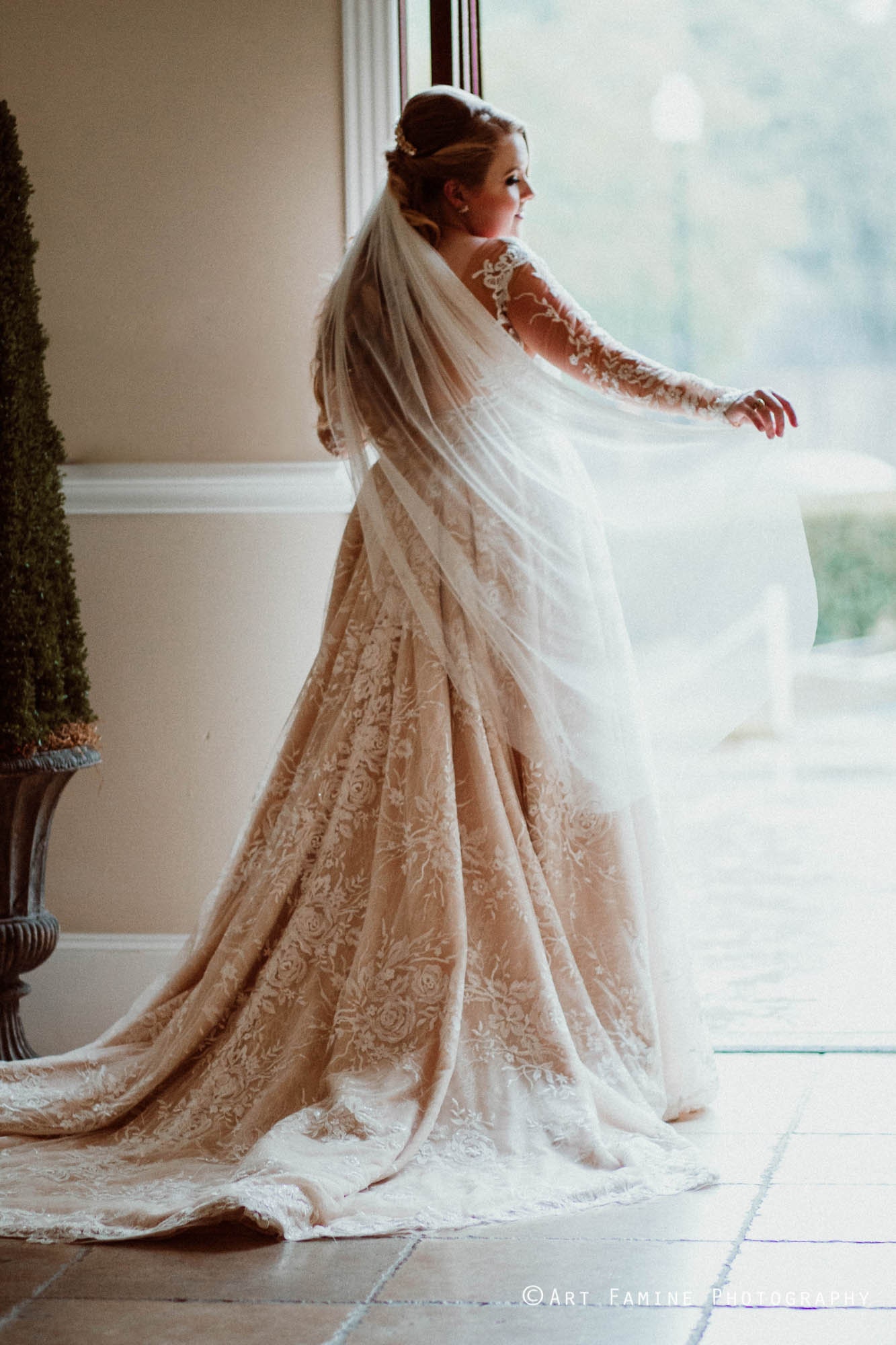 English Net Fingertip Length Drop Style Wedding Veil with Smooth Cut Edge Fingertip English Net Wedding Veil Custom 1 Tier Pencil Edge  main image 2