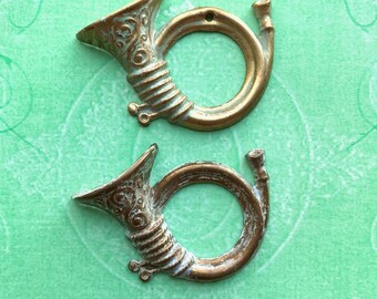Vintage Paisley CornucopiaHorn of Plenty Patina Stamped Brass EmbellishmentJewelry Component 72x36mm Old Stock 1 pc Setting Spaces