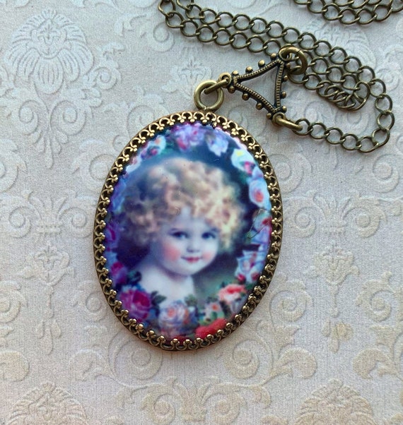 Large cameo necklace deals