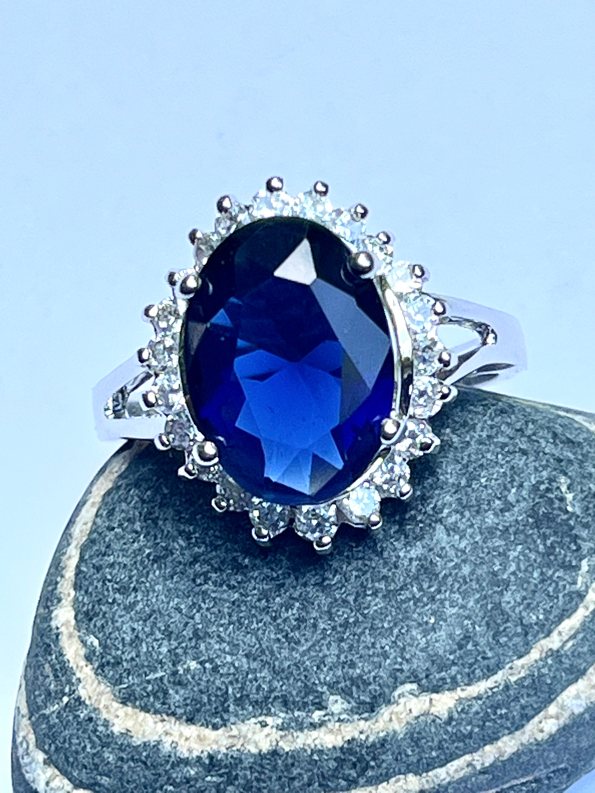 Avon Size 10 Blue Cubic Zirconia Ring Like Princess Diana Ring Gorgeous Glass Ring Party Ring Estate Ring Blue Cocktail Ring Etsy