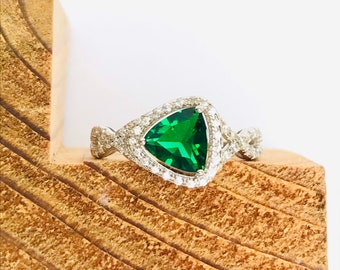Vintage Estate CZ Ring size 7 sterling silver Art Deco Geometric Gift for Her rings for women girls emerald green cubic zirconia 925 band