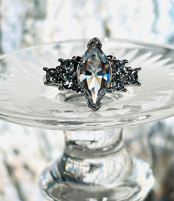 Vintage Art Deco Cubic Zirconia Ring - Size 5