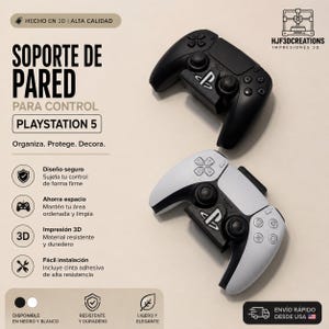 Puede incluir: Un soporte de pared impreso en 3D de color negro para mando de PlayStation 5. El soporte se muestra sosteniendo un mando negro y uno blanco. El texto incluye SOPORTE DE PARED PARA CONTROL PLAYSTATION 5, HJF3DCREATIONS e iconos.