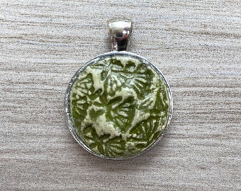 Chain Pendant Green Round Silver Metal Handmade Flowers Flowers Pattern Embossed Pendant Jewelry