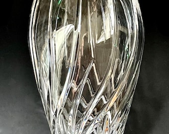 Waterford - Marquis Crystal Glass Vase with Spiral Swirl Design. Home Decor, 11"H x 7"W. Made in Ireland. Condition: Like New Pre-owned.