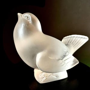 C10325) Lalique Frosted Crystal Sparrow Bird Figurine,  Etched/Branded on Bottom &quot;Cristol Lalique France&quot; Beautiful Gift for Her. 3&quot;H x 4&quot;L.
