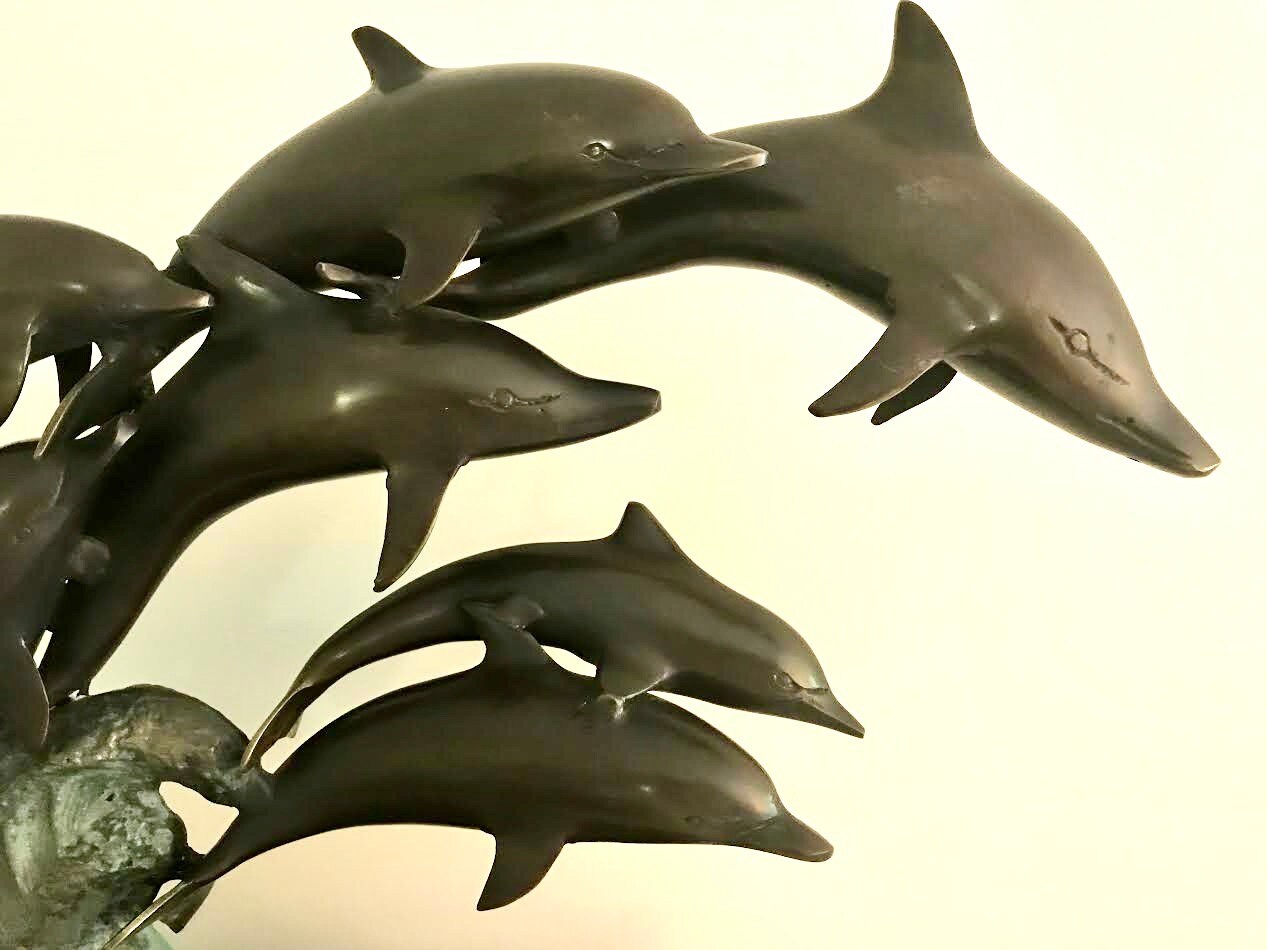 イヴ・ロエ彫刻　the Dolphins Bronze Sculpture - Seven Dolphins on a Wave, Bronze on Wood