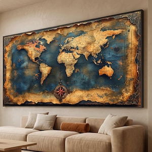 Peut inclure: Une œuvre d'art murale rectangulaire représentant une carte du monde à l'aspect parchemin vieilli et usé. La carte affiche les continents dans des tons dorés et bruns sur un fond océanique bleu profond, accentué par une rose des vents.