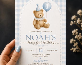Uitnodiging voor de eerste verjaardag met teddybeer | Berenfeestje | Blauw geruit feest | Bewerkbare Canva-uitnodiging voor de verjaardag van een babyjongen AE006