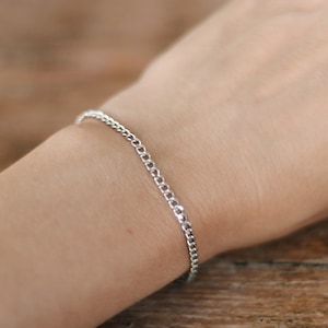 Bransoletka z łańcuszkiem ze stali nierdzewnej w kolorze srebrnym: łańcuszek Rolo Box o minimalistycznym designie, niestandardowa długość, wodoodporna biżuteria dla kobiet