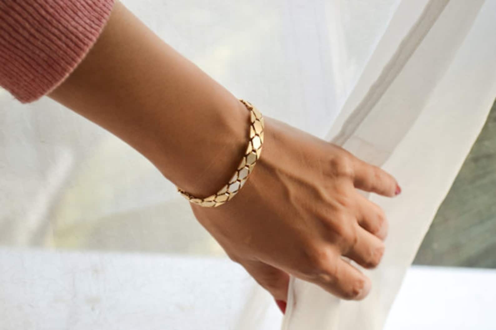 Браслет из кристаллов Stretch Tennis Bracelet, золотистый DIA-35-GLD - Ann Devine - Перчатки, манжеты, наручники, браслеты - Купить
