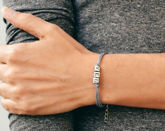 Bracelet végétarien, bracelet femme avec lettres veg, gris, cause bijoux, activisme, activiste, cadeau pour ami, inspiration, initiale