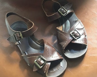 Vintage brown natural leather salt water sandals older child/ladies size 4