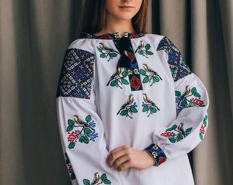 Women vyshyvanka. Ukrainian embroidered women's blouse Ethnic Women's Shirtt. Ukrainian Traditional clothes. Embroidered blouse ウクライナの刺繡
