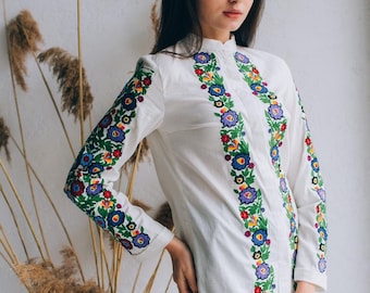 Women vyshyvanka. Traditional Ukrainian embroidered women's blouse Ethnic Women's Shirtt. Ukrainian clothes. Embroidered blouse ウクライナの刺繡